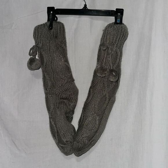 Muk Luks Accessories - NWT women's gray Muk Luks socks size small/medium 5-7.5